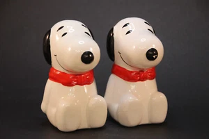 Vintage Snoopy salt and pepper shakers- 4" tall - Bild 1 von 6