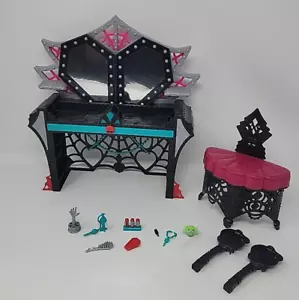 Monster High - Frights, Camera Action Vanity & Accessories Playset - Mattel 2013 - Picture 1 of 9