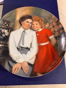 KNOWLES CHINA PLATE "Annie and Grace" The Annie Collector Plate Series COA. - Picture 1 of 4