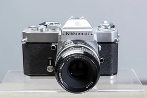 Nikon Nikkormat EL silber, analoge Kleinbildkamera mit Nikon 50mm F1.8 Objektiv getestet! - Bild 1 von 9