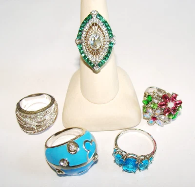 Lote de 5 anillos de circonita cúbica enchapados en tono plateado 45,9 g vidrio imitación ópalo 6,25 - 9 Foto 1 de 4