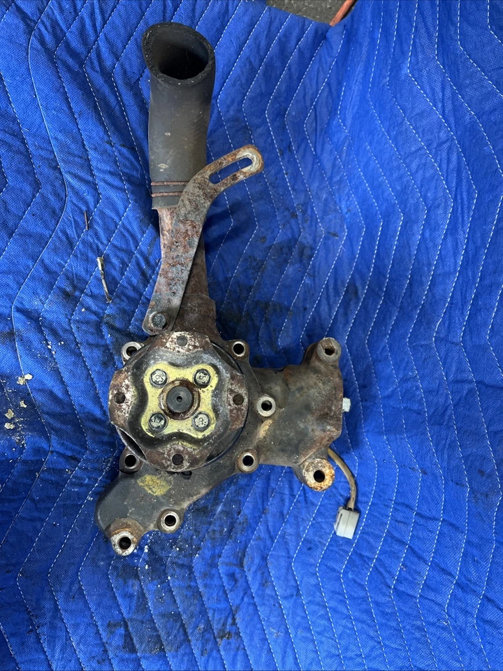 12a 81-85 Rx7 马自达水泵 — 第 1/1 张图片