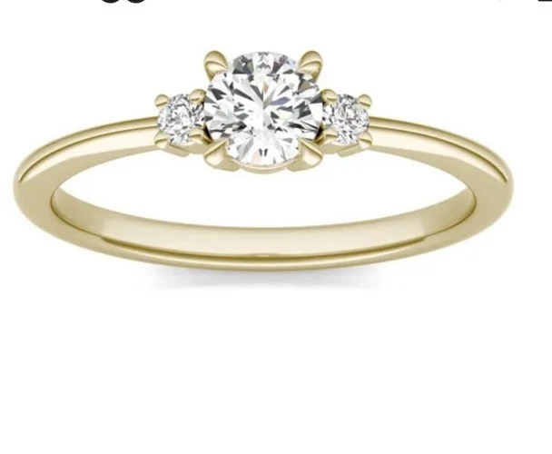 Anillo Clásico de Tres Piedras Charles and Colvard Redondo Brillante Zelda Oro 14K Foto 1 de 1