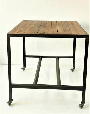 Table d'atelier en fer et plateau bois ancien indust roulettes deserte etabli - Photo 1/4