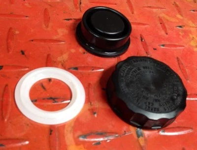 KAWASAKI ZX14 ZX-14 NINJA ПЕРЕДНЯЯ ТОРМОЗНАЯ ЖИДКОСТЬ / КРЫШКА ГЛАВНОГО ЦИЛИНДРА / КРЫШКА - Изображение 1 из 4