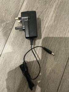 13,8V 1A Wtyczka brytyjska 1000mA Adapter ładowarki do akumulatora litowo-jonowego Li-ion LiPo - Zdjęcie 1 z 4