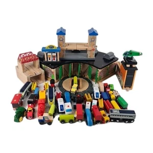 Holzeisenbahn T85 Spielzeug "Match Thomas & Friends Brio" Züge Gebäude & mehr Konvolut - Bild 1 von 22