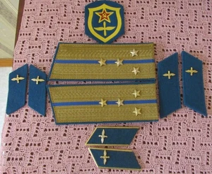 UNIFORME MILITAR SOVIÉTICO 3 PESTAÑAS CUELLO HOMBRERAS CHEVRON CAPITÁN FUERZAS AÉREAS - Imagen 1 de 2
