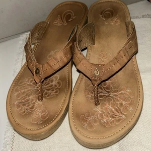 OluKai Thong Sandals Pale Lio Flip Flop Leather Wedge Heel Brown Tan Women's 9 - Picture 1 of 11