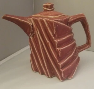 Krume kleine Teekanne asymmetrisch - Bild 1 von 9