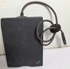IBM 3.5" USB Portable Disquette Drive Externe Modèle MPF82E/Pas de Disque/Pièces/Réparation - Photo 1/7