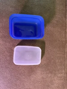 Contenedor y tapa oscilante Tupperware # 3044 azul 6 oz - Imagen 1 de 3