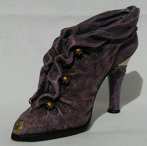 Cloaked in Mystery Just The Right Shoe #25113 2000 Raine Willitts Collectible - Picture 1 of 11