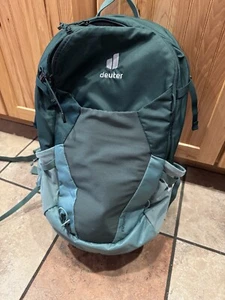 Deuter Futura 25 SL Women's Hiking Backpack in Graphite / Shale (3400221-4409) - Picture 1 of 11