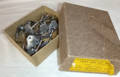 Новый из старых запасов лот из 10 винтажных БЛЕСТЯЩИХ хромированных двойных крючков для пальто и шляп Colonial Bronze Co. - Изображение 1 из 4