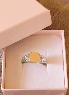 STERLING SILVER Round Signet Ring With Scroll Accent  Size Q, 1.90gs - Image 1 of 4