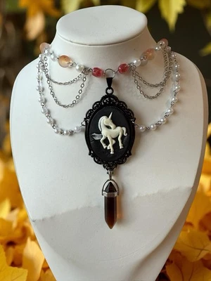 Collar Natalia Flor Nocturna Gótico Unicornio Camafeo Gargantilla Fantasía Cristal Colgante Foto 1 de 4