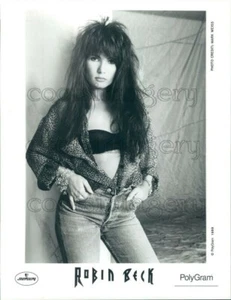 1989 Press Photo Singer Robin Beck Hands in Pockets 1980s - Picture 1 of 2