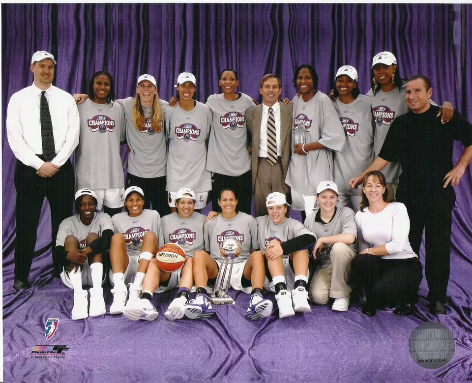 2005 SACRAMENTO MONARCHS CHAMPIONS 8X10 WNBA LICENSED PHOTOGRAPH - Image 1 of 1
