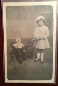 C.P.A PHOTO D'ENFANT AVEC JOUET - Imagen 1 de 2