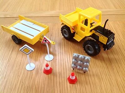 Welly Diecast Mercedes Pick Up Truck & Trailer With Roadside Accessories - Image 1 of 4
