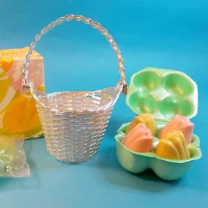 CESTO DEL TESORO vintage anni 70 Avon metallo tono argento 4 saponi fiori Pasqua primavera NOS - Foto 1 di 6