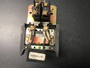 RELÉ WARD LEONARD 447 9401-11. 10 AMP, 110/120V. - Imagen 1 de 2