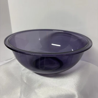 Vintage Pyrex Amethyst Mixing Bowl 2 1/2 qt #325 PYREX 9 3/4" - Image 1 of 4