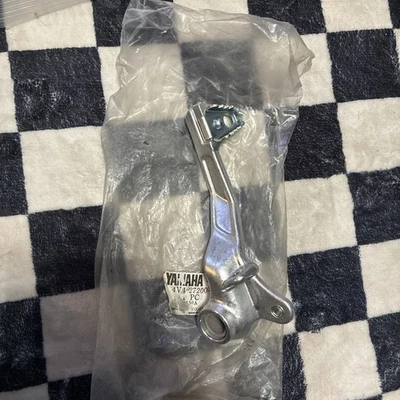 1980 - 1982 年 YAMAHA YZ250 Brake 踏板 4V4-27200-00-00 NOS — 第 1/3 张图片