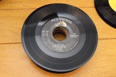 ELVIS PRESLEY "DON'T BE CRUEL / HOUND DOG" 45 RPM 7" EP VG RECORD [D33-145] - Image 1 of 4