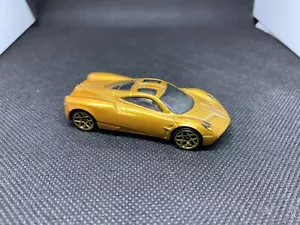 Hot Wheels - Pagani Huayra Gold - Diecast Collectible - 1:64 Scale - USED - Picture 1 of 4