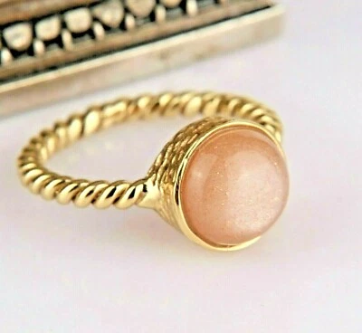 Anéis de pedra da lua de pêssego torção dourada, anel de banda feito à mão com pedra preciosa redonda - Imagem 1 de 4