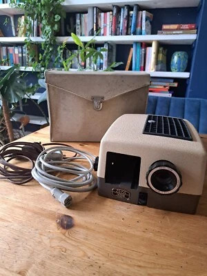 Proyector de diapositivas Zeiss Ikon Ikotar con estuche + cables - sin probar Foto 1 de 4