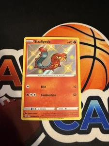 Sizzlipede Rara Carta Pokemon Holo SV018/SV122 Shining Fates Shiny Vault Nm - Foto 1 di 2