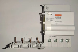 Schneider / Merlin Gerin 26531 Differenzstromblock VIGI C60 4P 25A 30mA 4-polig - Bild 1 von 2
