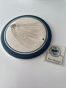 Scalda panino in ceramica Blue Moon NUOVO aghi in pigna impressionati bordo blu - Foto 1 di 7