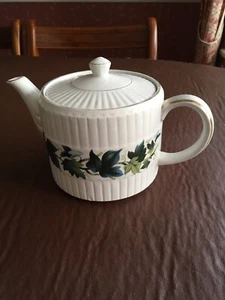 Vintage ELLGREAVE ENGLAND Retro Teapot - Picture 1 of 7