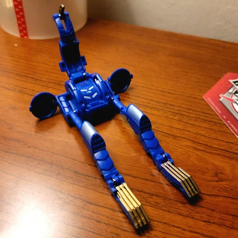 Bakugan Blue Gold Gigarth Battle Gear 110G Gundalian Invaders Cover