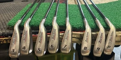 Juego de hierros Tour Edge HP3 de alto rendimiento 3-PW grafito buenos agarres (8 hierros) Foto 1 de 4