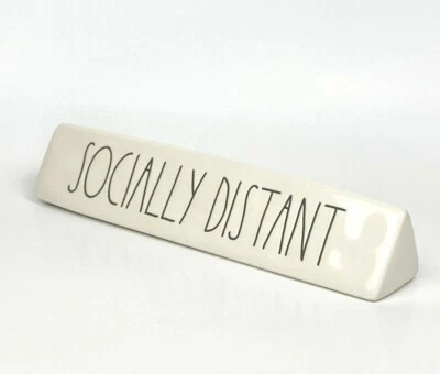 LETRERO PLACA PISAPAPELES ESCRITORIO OFICINA RAE DUNN "SOCIALMENTE DISTANTE" Foto 1 de 4