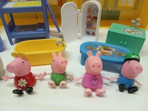 Peppa Pig's Deluxe Haus Spielset Fold-n-Go gelbes Haus Figuren Möbel Auto - Bild 1 von 15