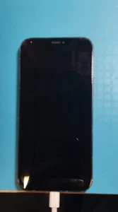iPhone 12 64 Go Bloqué Icloud S'allume ecran en bon état et vitre arriere cassé - Photo 1 sur 7