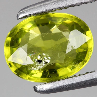 Untreated Green Peridot 0.91ct t.w 6.8x5.2mm Oval Natural, Myanmar💯 - Image 1 of 4