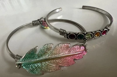 Luca + Danni Plata Arco Iris Pluma Clásico y Cristal Brazalete Brazalete Conjunto Talla Pequeña Foto 1 de 4