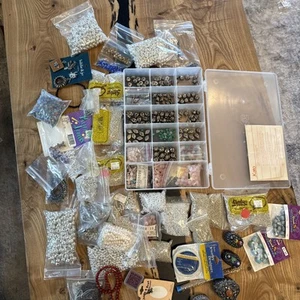 Gruppe Konvolut verschiedene Schmuck Perlen Perlen Basteln Lot Gruppe Lot Charms etc. - Bild 1 von 16