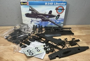 Vintage REVELL 1/72 Scale B-24 D Liberator U.S. WW2 Warplane Model Kit - Picture 1 of 12