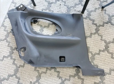 1997 - 2001 年现代 Tiburon 发球杆左后四分之一面板装饰原始设备制造商黑色 — 第 1/2 张图片