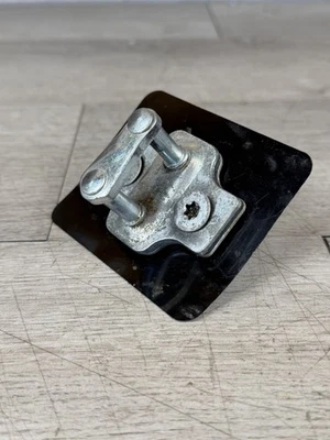 02-09 GMC Envoy puerta trasera pestillo golpeador Foto 1 de 4