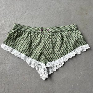Micro Shorts Anthropologie Ojales *Agotados en Línea* Ojales Encaje, Banda Elástica - Imagen 1 de 9