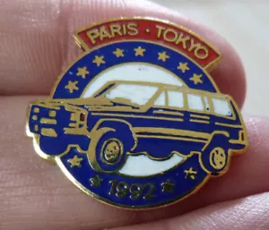 BEAU PIN'S VOITURE 4 X 4 PARIS TOKYO 1992 EGF - Bild 1 von 2